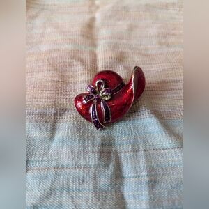 Vintage Red Hat Brooch:‎ Add a Touch of Colorful Elegance to Your Outfit